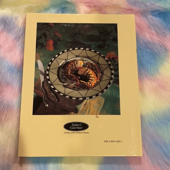 Oxmoor House Light & Lucious Cookbook - Picture 2 of 5
